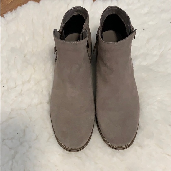 Blondo Linda Tan Ankle Booties - Picture 4 of 11